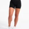 Fearless V-Shape Covert Scrunch Short "Schwarz" -Teveo Geschaft 20240710 A7400785