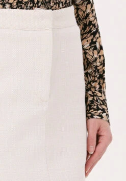 Another Label Basilie Skirt - Eleganter Minirock in Creme -Teveo Geschaft 221644 3