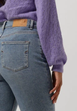 Selected Women Felina HW Mom Lair Jeans in Light Blue 7 Selected Women Felina HW Mom Lair Jeans in Light Blue -Teveo Geschaft 229283 3