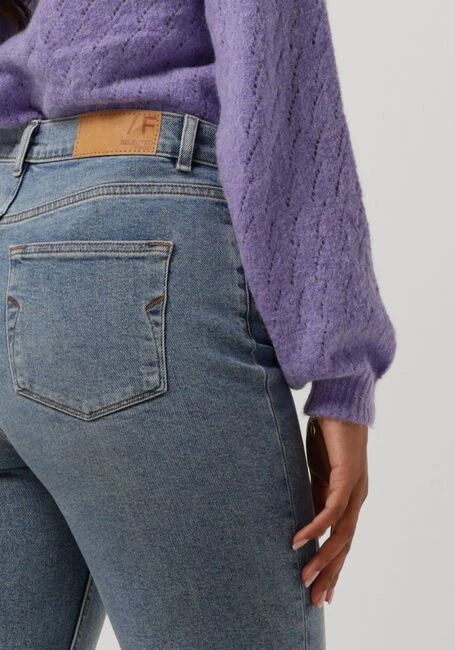 Selected Women Felina HW Mom Lair Jeans in Light Blue 5 Selected Women Felina HW Mom Lair Jeans in Light Blue – Bild 3