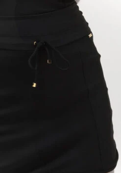 Deblon Sports Bobby Skirt – Eleganter Schwarzer Sport-Minirock 7 Deblon Sports Bobby Skirt – Eleganter Schwarzer Sport-Minirock -Teveo Geschaft 236151 3