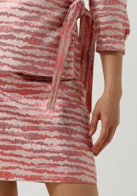 Aaiko Minirock Tyla Metallic Pes 724 - Eleganter Lila Rock für Damen 5 Aaiko Minirock Tyla Metallic Pes 724 - Eleganter Lila Rock für Damen – Bild 3