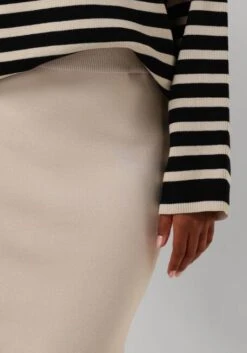 Object Objreynard High-Waist Knit Maxi Skirt in Beige 7 Object Objreynard High-Waist Knit Maxi Skirt in Beige -Teveo Geschaft 291634 3