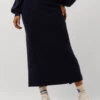 By-bar Dex Skirt Dunkelblau – Eleganter Midirock aus 100% Merinowolle 1 By-bar Dex Skirt Dunkelblau – Eleganter Midirock aus 100% Merinowolle -Teveo Geschaft 292939 1