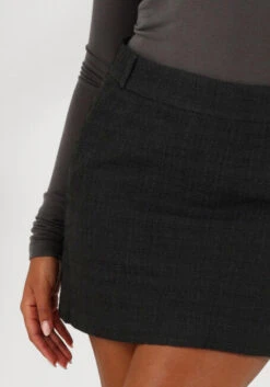Second Female Malina Mini Skirt – Eleganter Schwarzer Minirock 7 Second Female Malina Mini Skirt – Eleganter Schwarzer Minirock -Teveo Geschaft 294557 3