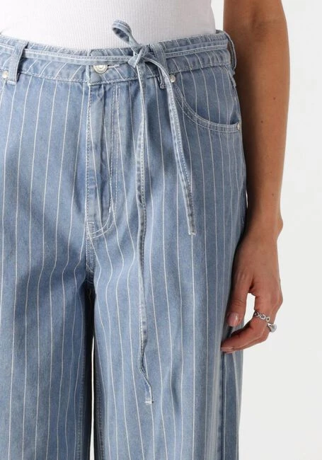 Second Female Layne Straight Leg Jeans in Hellblau 5 Second Female Layne Straight Leg Jeans in Hellblau – Bild 3