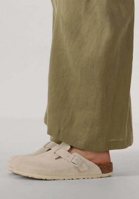 Birkenstock Boston Suede Slipper in Beige for Women 7 Birkenstock Boston Suede Slipper in Beige for Women – Bild 5