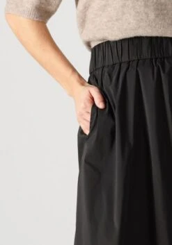 Notre-V NV-FRIGG Midi-Rock in Schwarz – Eleganter A-Linien-Schnitt -Teveo Geschaft 310068 3