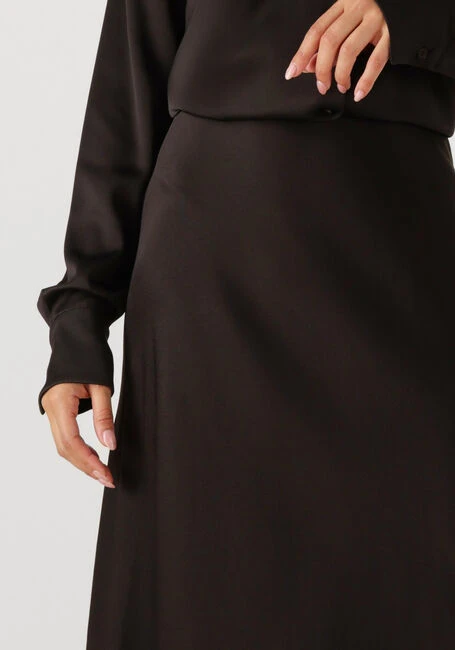 DRYKORN Midirock Ura – Eleganter Satinrock in Schwarz 5 DRYKORN Midirock Ura – Eleganter Satinrock in Schwarz – Bild 3