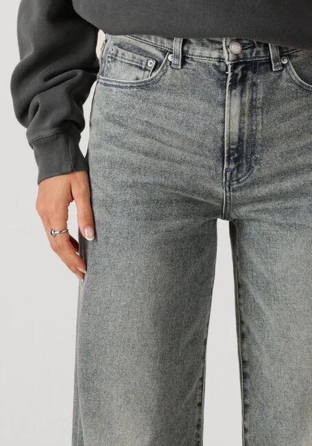 Catwalk Junkie Wide Jeans - Loose Fit with Fold Detail in Hellblau 5 Catwalk Junkie Wide Jeans - Loose Fit with Fold Detail in Hellblau – Bild 3