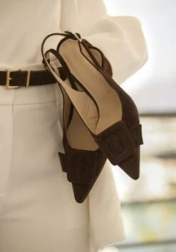 Omoda Atelier Slingbacks X Iris - Casa - Braune Wildleder-Pumps mit Pfennigabsatz 11 Omoda Atelier Slingbacks X Iris - Casa - Braune Wildleder-Pumps mit Pfennigabsatz -Teveo Geschaft 328092 15