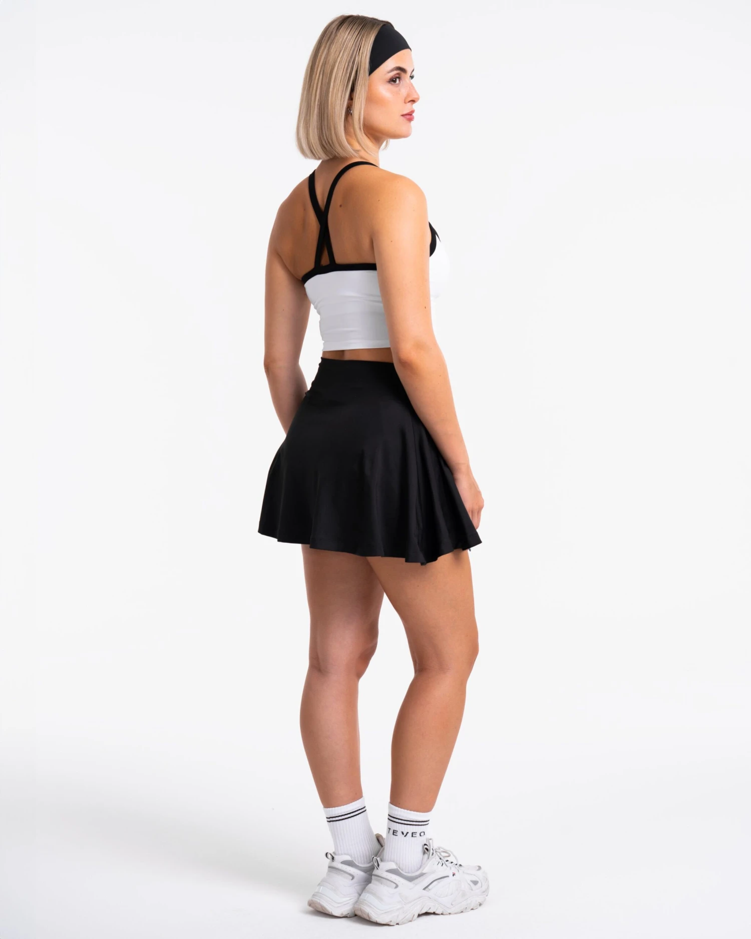 TEVEO Fearless V-Shape Tennis Skort Schwarz 5 TEVEO Fearless V-Shape Tennis Skort Schwarz – Bild 3