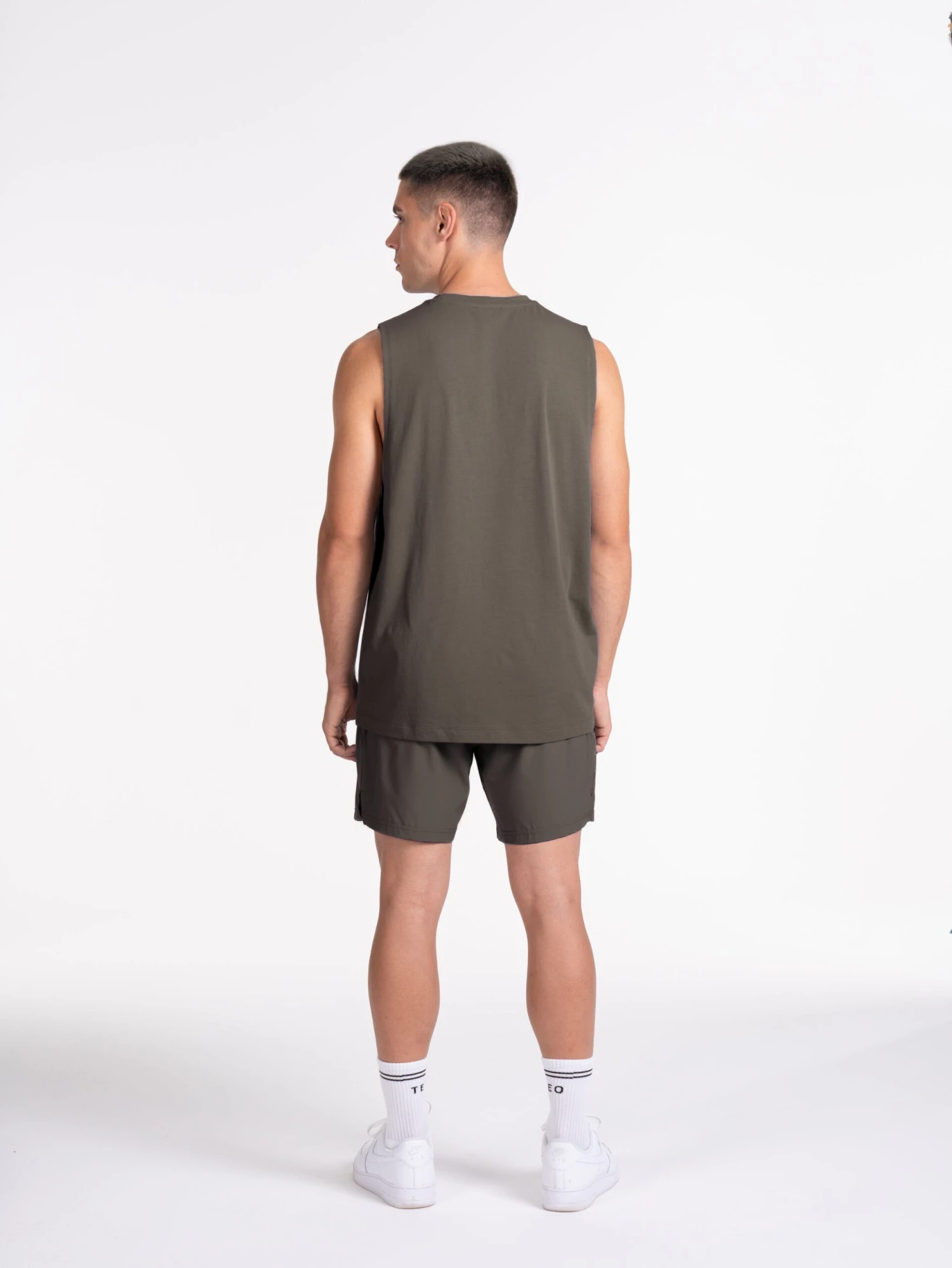 TEVEO Pace Tank - Men's Lightweight Performance Tank Top in Khaki 7 TEVEO Pace Tank - Men's Lightweight Performance Tank Top in Khaki – Bild 5