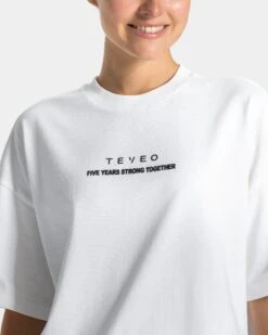 TEVEO Anniversary Damen T-Shirt in Weiß - Oversized Fit -Teveo Geschaft Anniversary T Shirt Woman Weiss 1034