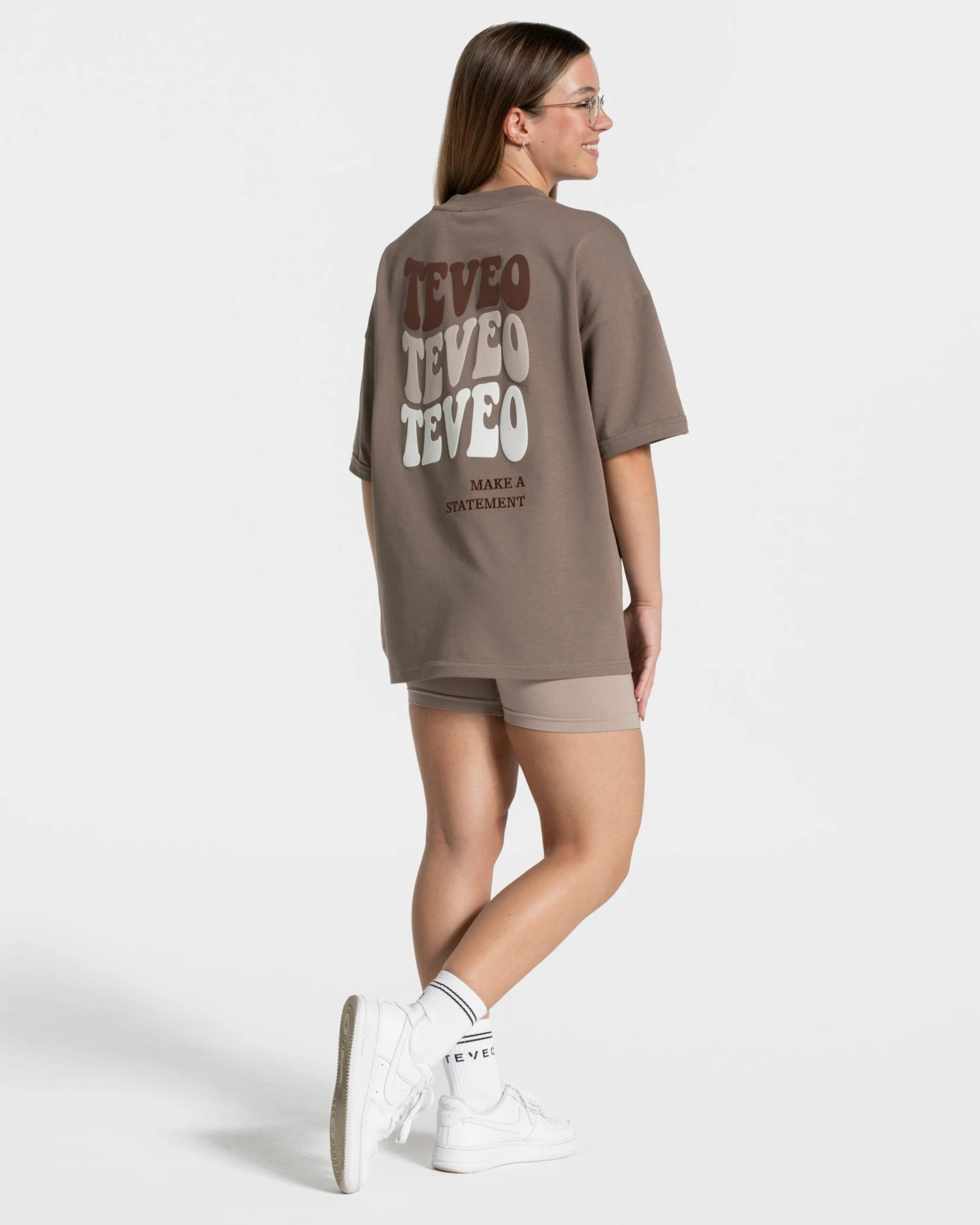 TEVEO Candy Oversized T-Shirt Mokka – Premium Statement Shirt für Damen 7 TEVEO Candy Oversized T-Shirt Mokka – Premium Statement Shirt für Damen – Bild 5
