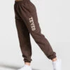College Oversized Jogger "Dunkelbraun" 2 College Oversized Jogger "Dunkelbraun" -Teveo Geschaft College Jogger Braun 4962