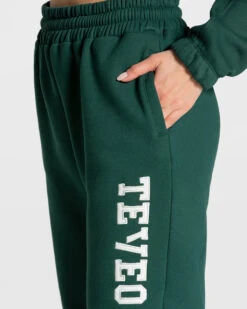 College Oversized Jogger "Dunkelgrün" 10 College Oversized Jogger "Dunkelgrün" -Teveo Geschaft College Jogger Dunkelgruen 4449
