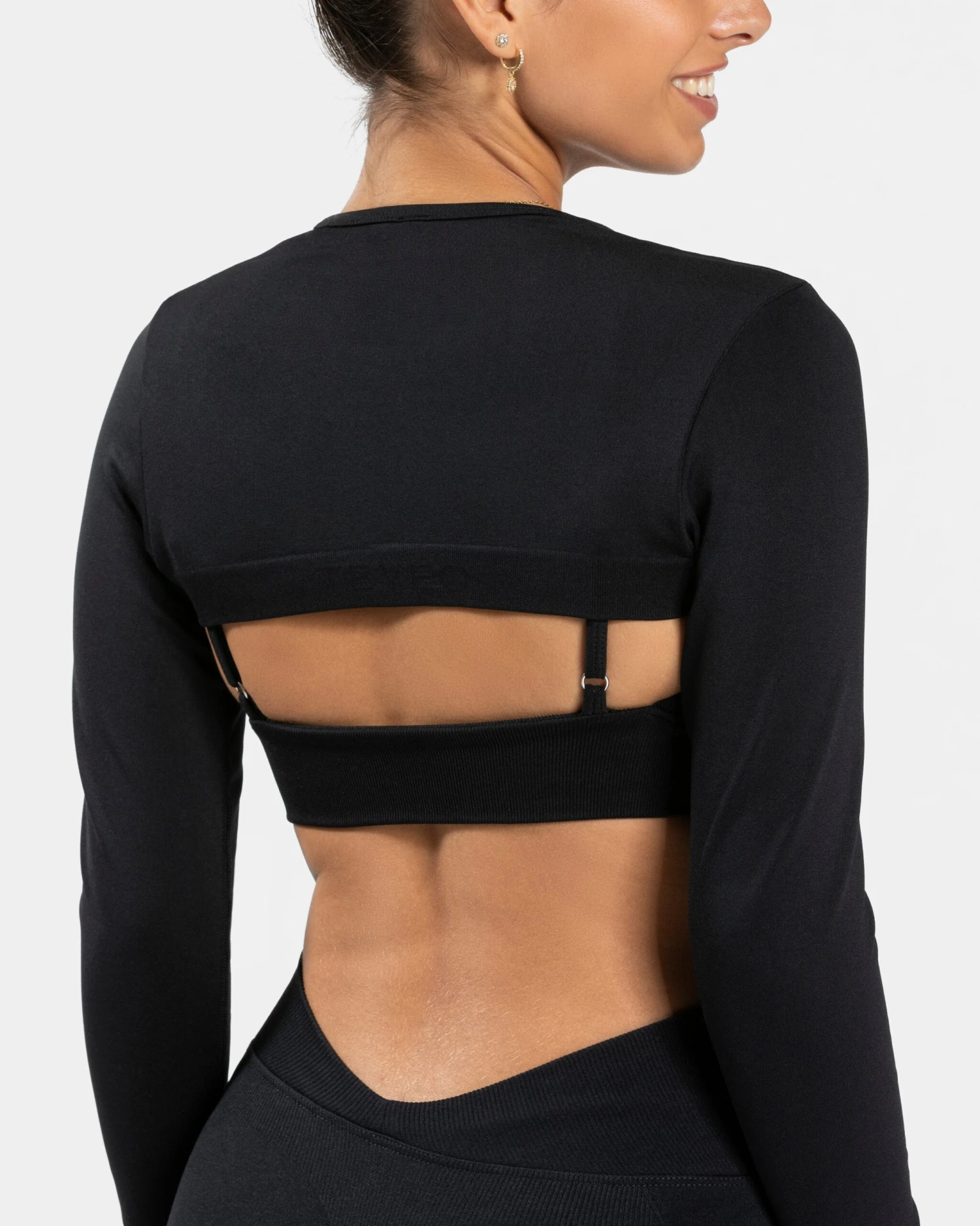 Essence Bolero Schwarz – Femininer Sport-Shrug für Damen 6 Essence Bolero Schwarz – Femininer Sport-Shrug für Damen – Bild 4