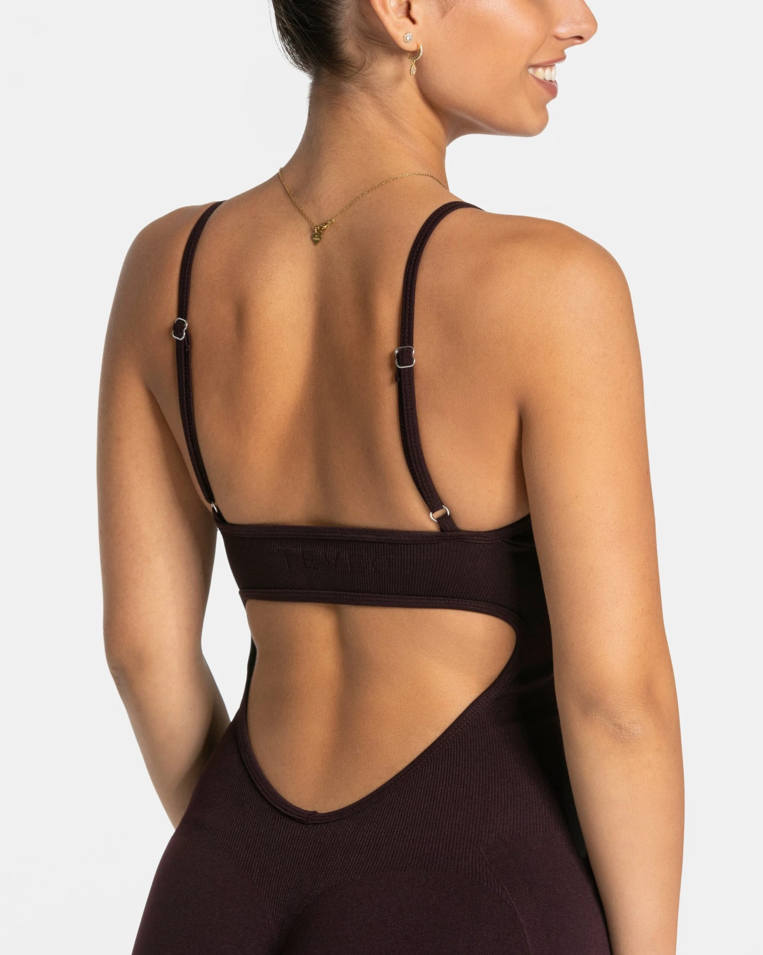 Essence V-Back Covert Scrunch Short Jumpsuit - Merlot 6 Essence V-Back Covert Scrunch Short Jumpsuit - Merlot – Bild 4