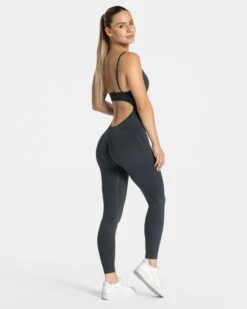 Essence V-Back Covert Scrunch Jumpsuit Ebony - Sculpting Fitness Wear -Teveo Geschaft Essence Jumpsuit lang ebony 0386