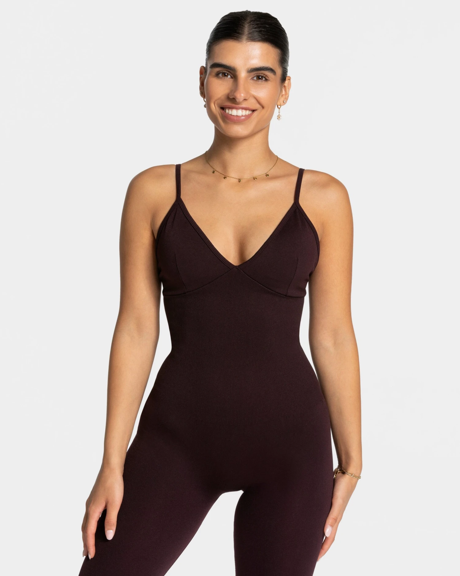 Essence V-Back Covert Scrunch Jumpsuit in Merlot 4 Essence V-Back Covert Scrunch Jumpsuit in Merlot – Bild 2