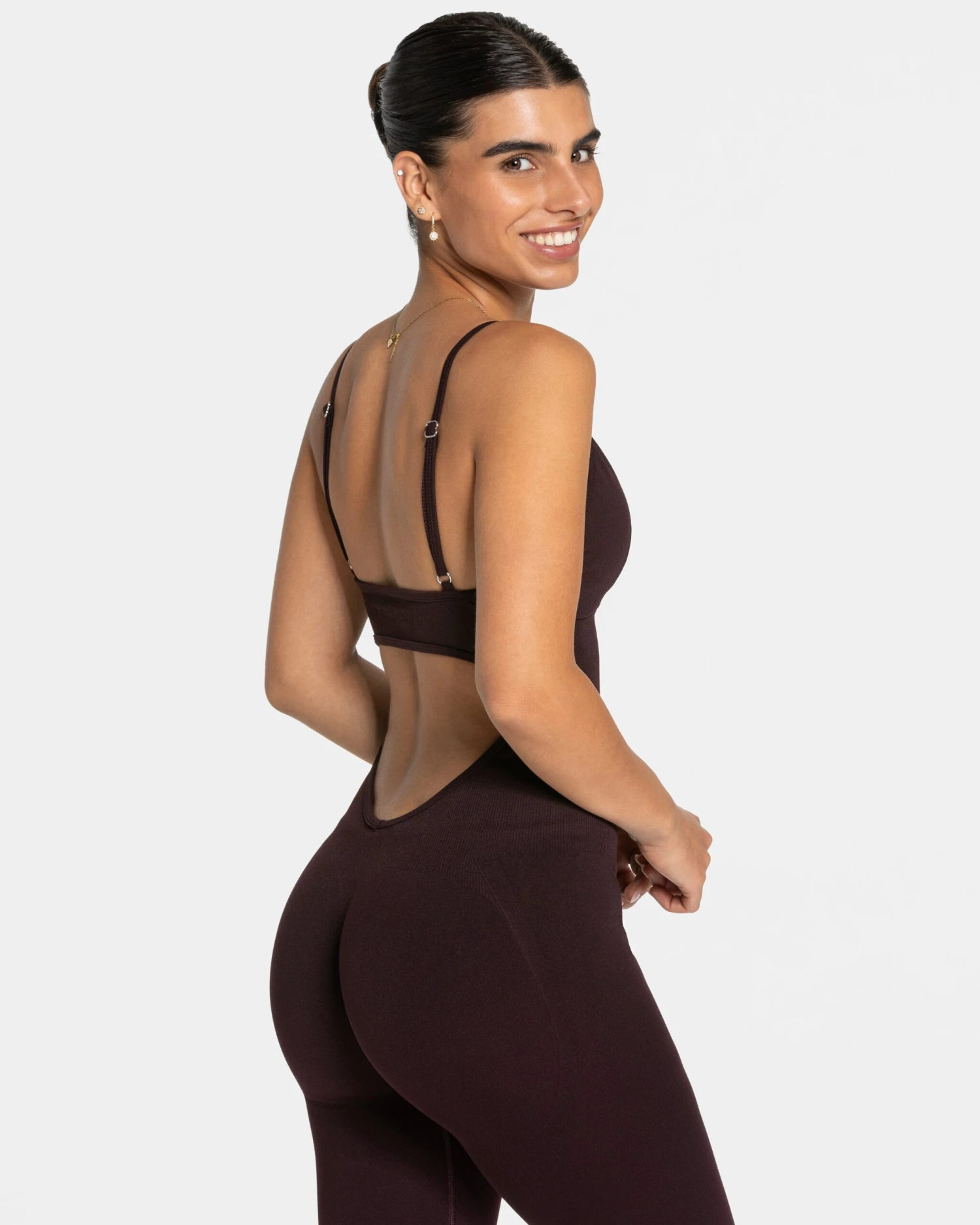 Essence V-Back Covert Scrunch Jumpsuit in Merlot 5 Essence V-Back Covert Scrunch Jumpsuit in Merlot – Bild 3