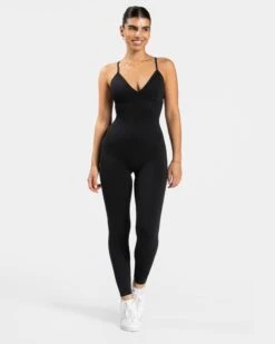 Essence V-Back Covert Scrunch Jumpsuit "Schwarz" – Seamless Fitness-Einteiler