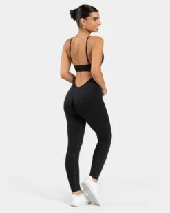 Essence V-Back Covert Scrunch Jumpsuit "Schwarz" – Seamless Fitness-Einteiler -Teveo Geschaft Essence Jumpsuit lang schwarz 0730