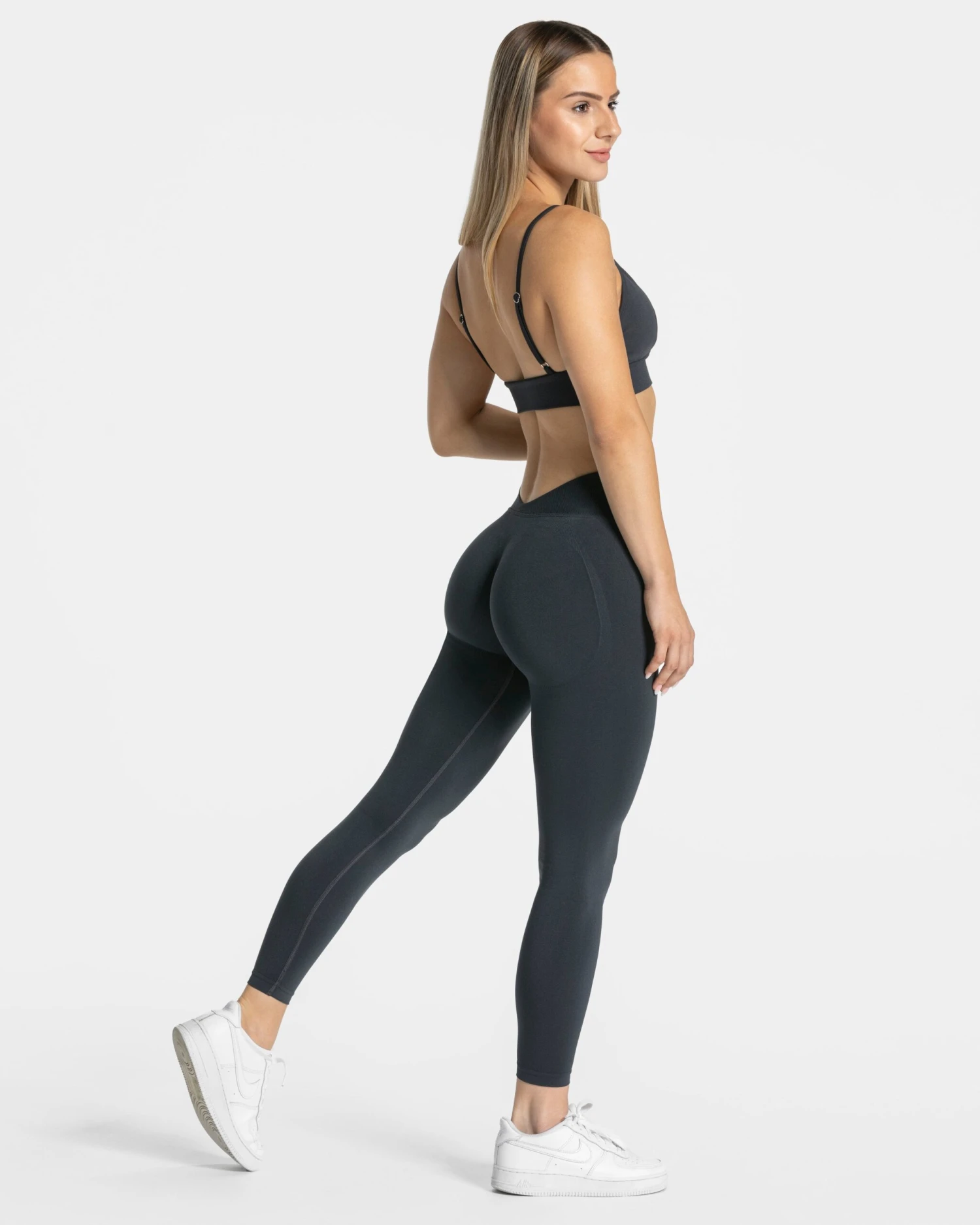 Essence V-Back Covert Scrunch Leggings "Ebony" 7 Essence V-Back Covert Scrunch Leggings "Ebony" – Bild 5