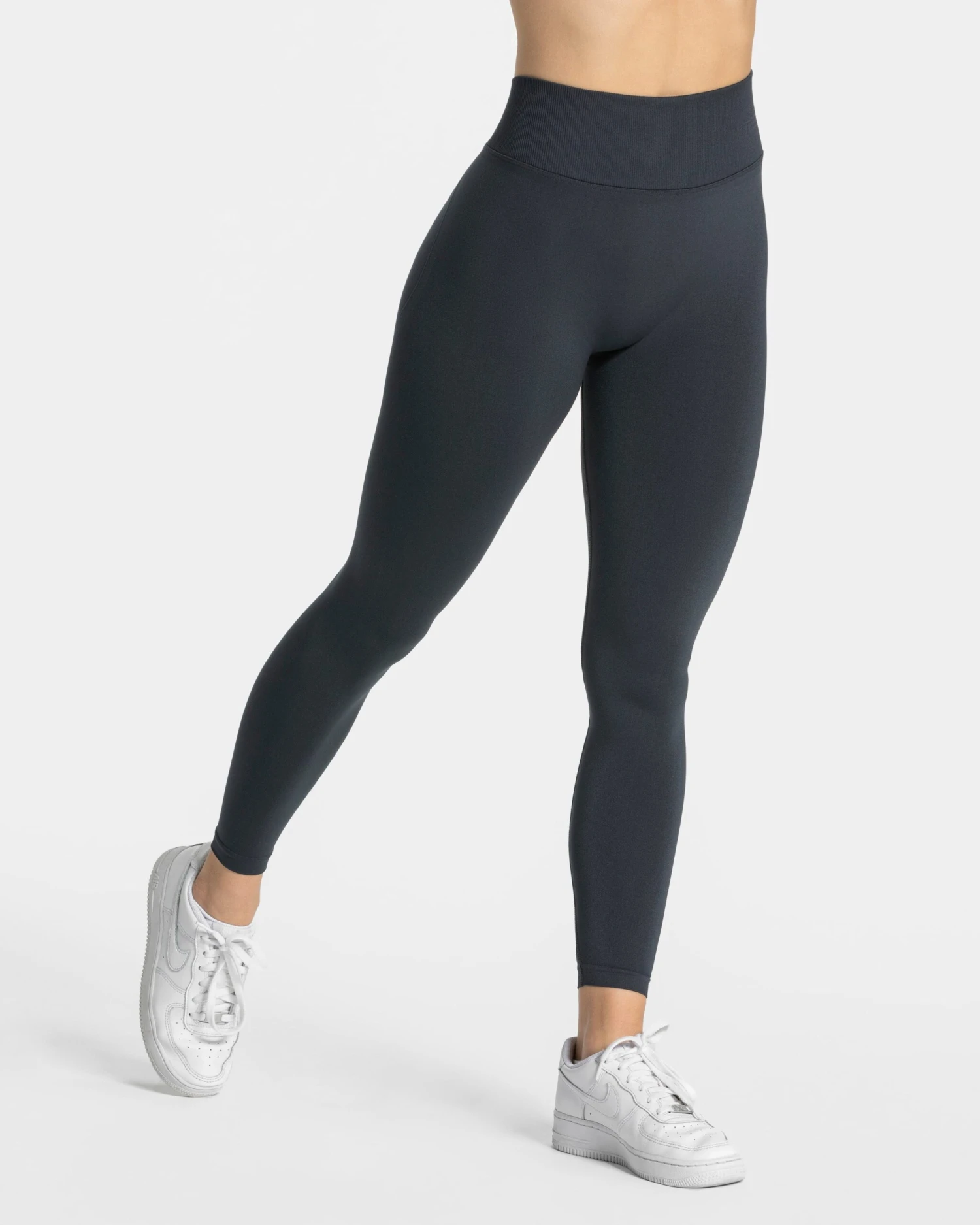 Essence V-Back Covert Scrunch Leggings "Ebony" 4 Essence V-Back Covert Scrunch Leggings "Ebony" – Bild 2