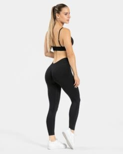 Triangle Sport BH Schwarz mit Push-Up Effekt - Essence -Teveo Geschaft Essence Leggings schwarz 0882