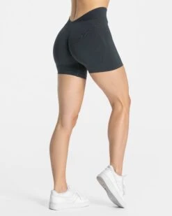 Essence V-Back Covert Scrunch Short Ebony - Push-Up Gym Shorts