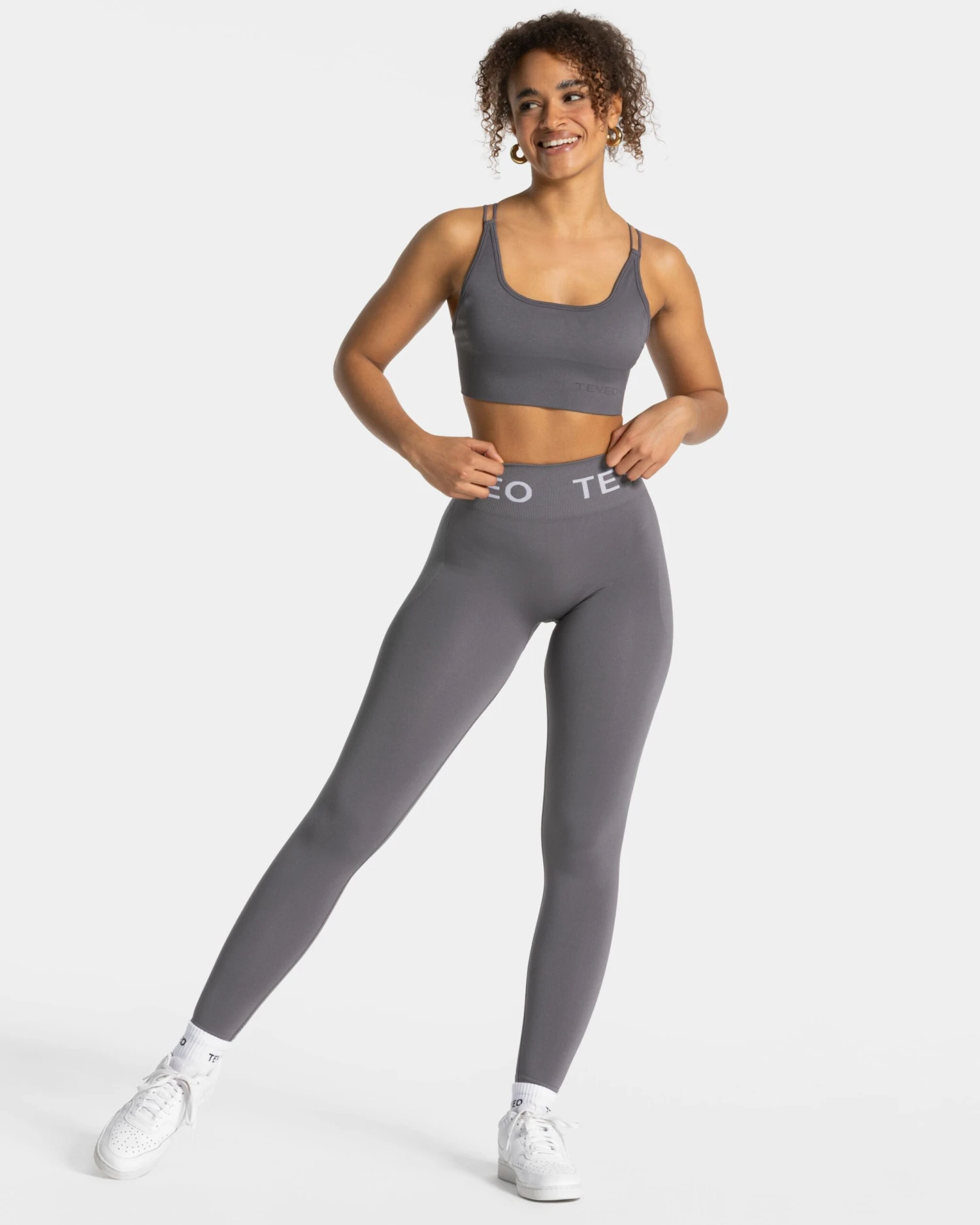 TEVEO Everyday Backless Top Graphit – Elegantes Sport-Oberteil 5 TEVEO Everyday Backless Top Graphit – Elegantes Sport-Oberteil – Bild 3