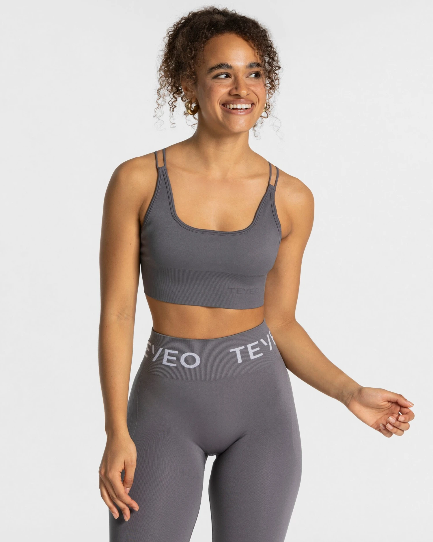 TEVEO Everyday Backless Top Graphit – Elegantes Sport-Oberteil 3 TEVEO Everyday Backless Top Graphit – Elegantes Sport-Oberteil