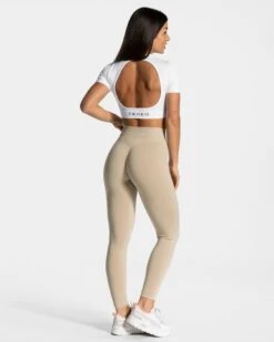 TEVEO Everyday Cut Out T-Shirt in Weiß mit Rückenausschnitt 11 TEVEO Everyday Cut Out T-Shirt in Weiß mit Rückenausschnitt -Teveo Geschaft Everyday Cut Out T Shirt weiss 5157