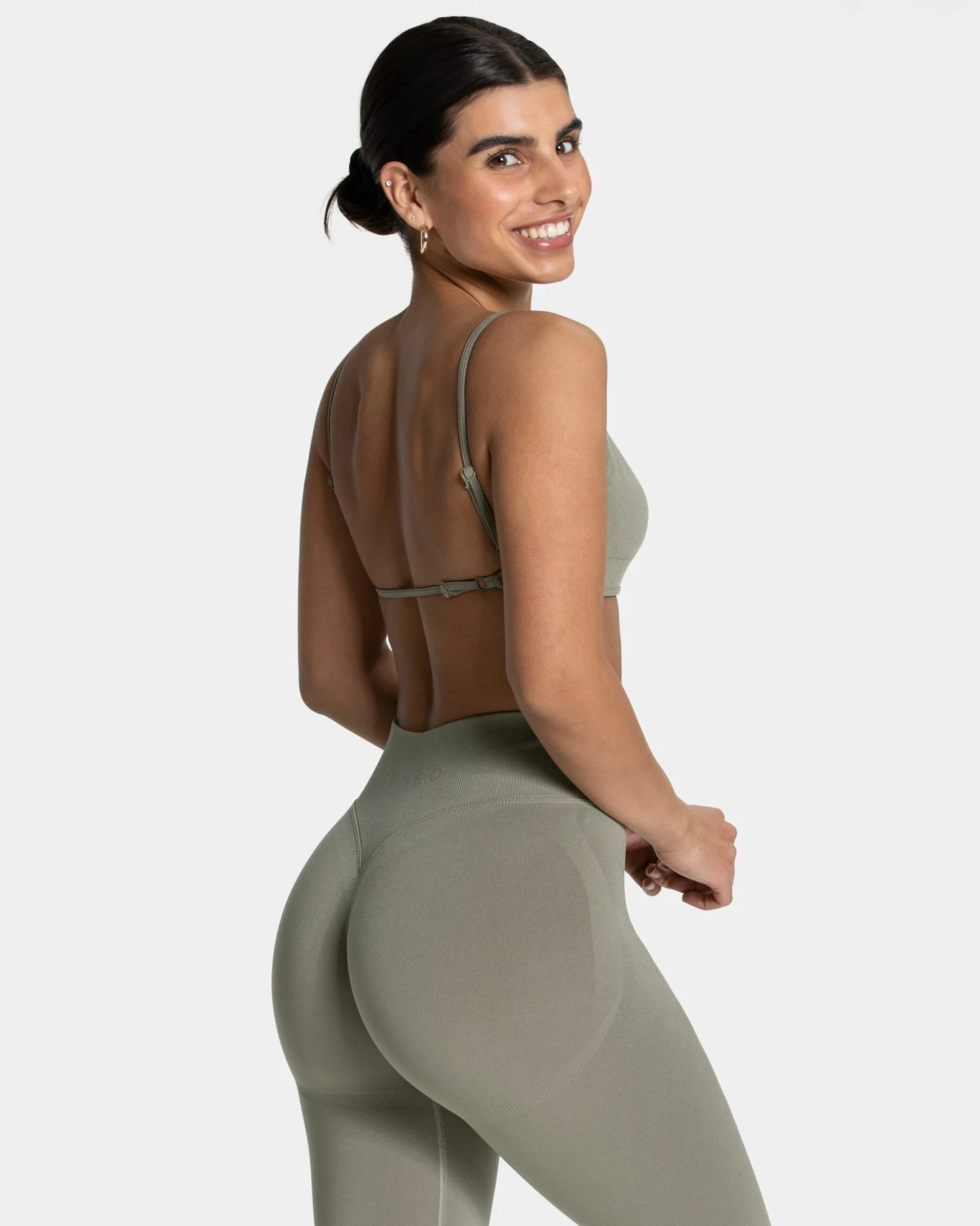 TEVEO Femme Backless Sport-BH in Khaki mit verstellbaren Trägern 4 TEVEO Femme Backless Sport-BH in Khaki mit verstellbaren Trägern – Bild 2