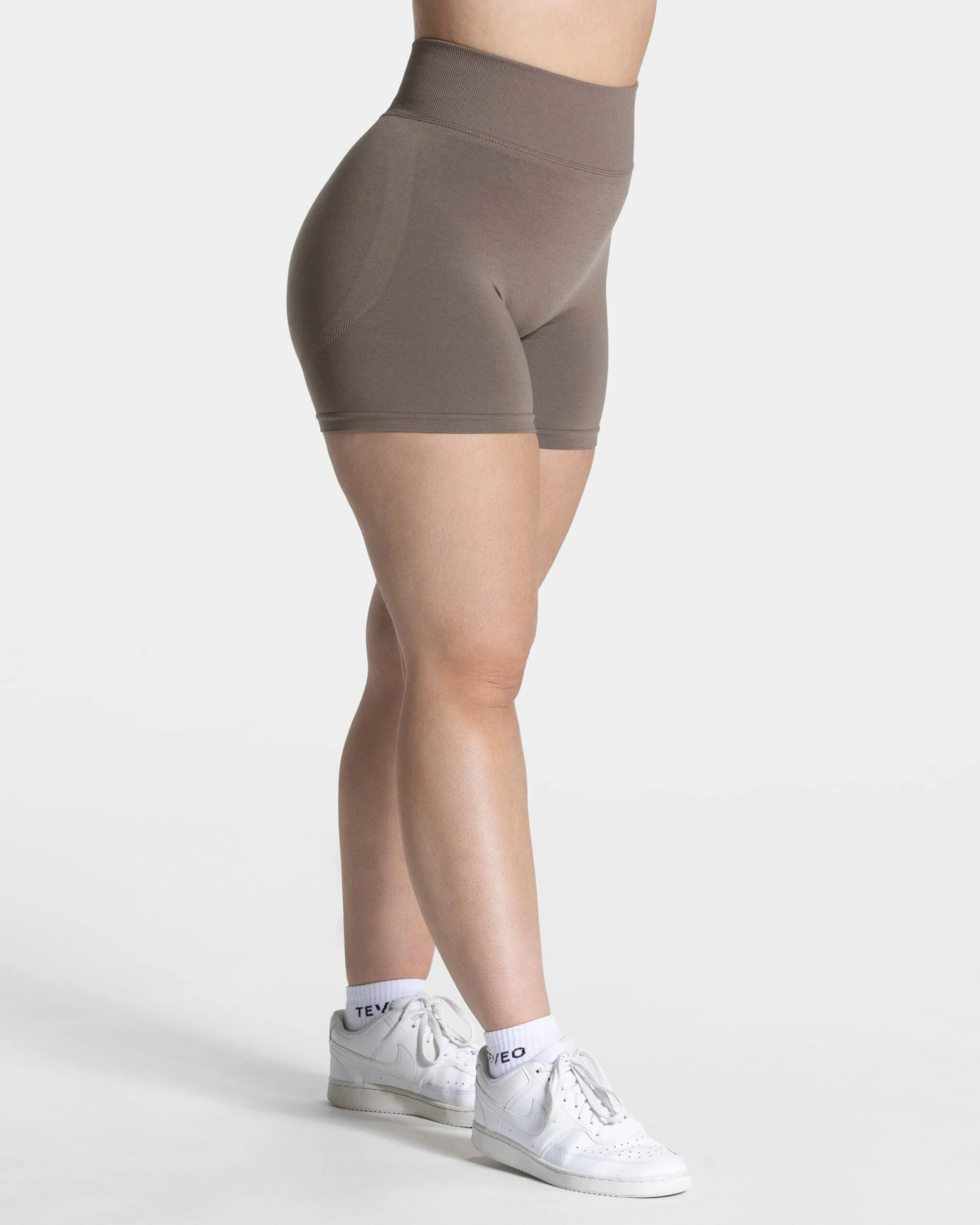 TEVEO Femme Sculpt Scrunch Short "Mokka" 4 TEVEO Femme Sculpt Scrunch Short "Mokka" – Bild 2