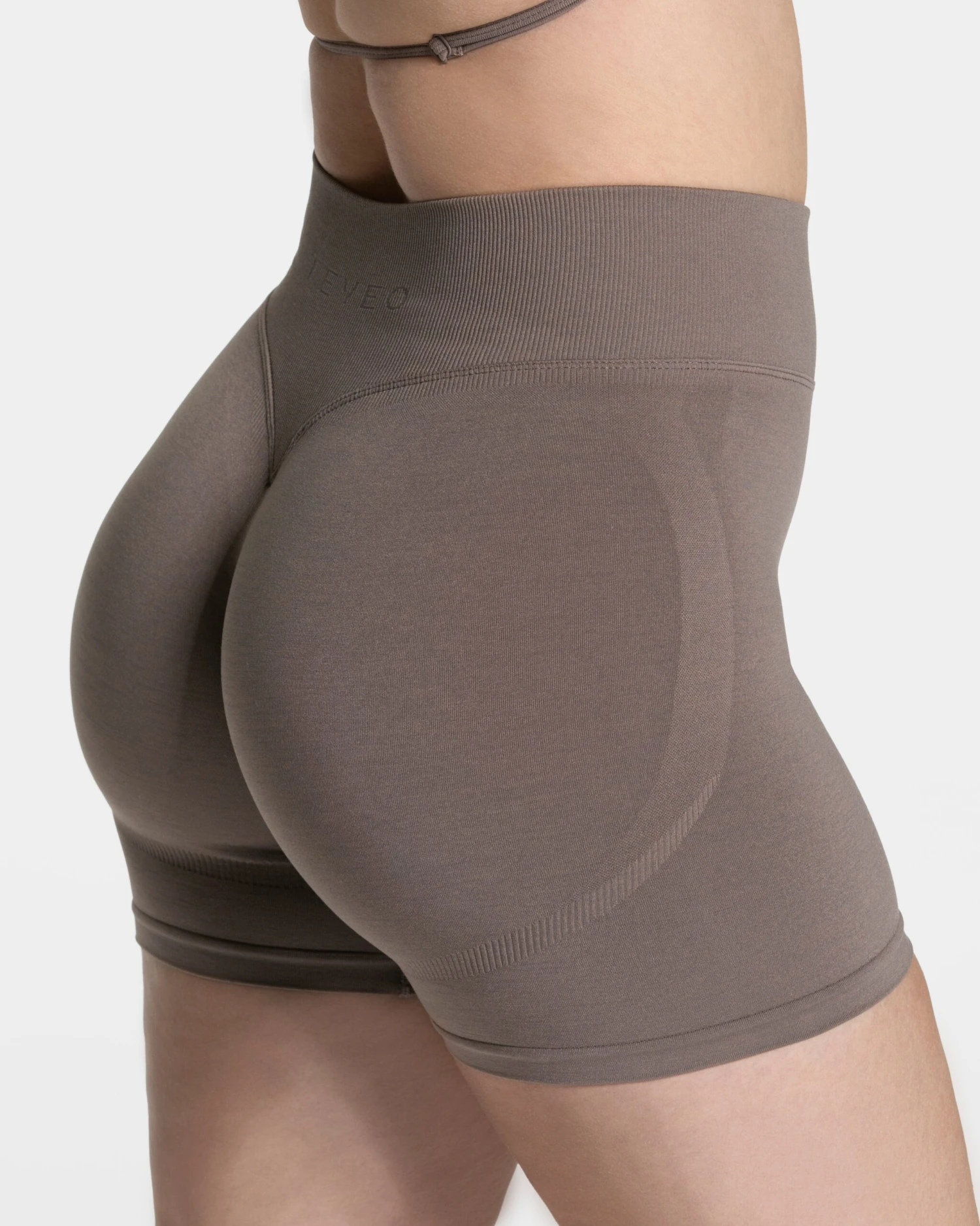 TEVEO Femme Sculpt Scrunch Short "Mokka" 6 TEVEO Femme Sculpt Scrunch Short "Mokka" – Bild 4