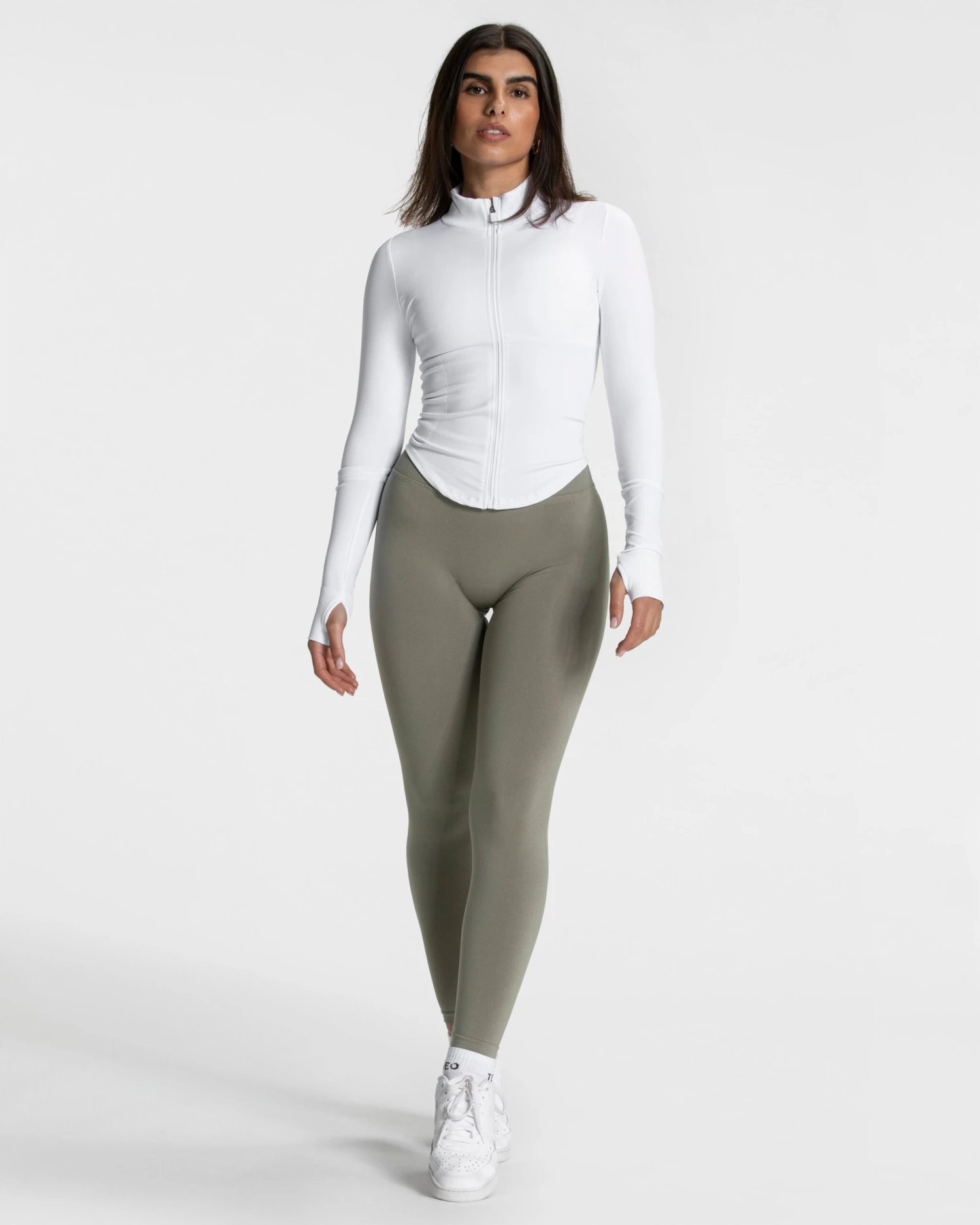 Shaping Zip Jacke für Damen in Weiß – Figurbetonte Sportjacke mit Rippstruktur 5 Shaping Zip Jacke für Damen in Weiß – Figurbetonte Sportjacke mit Rippstruktur – Bild 3