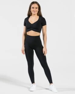 Damen Crop Top Schwarz mit Scrunch & V-Ausschnitt – Focus Kollektion 9 Damen Crop Top Schwarz mit Scrunch & V-Ausschnitt – Focus Kollektion -Teveo Geschaft Focus Crop Top schwarz 2254