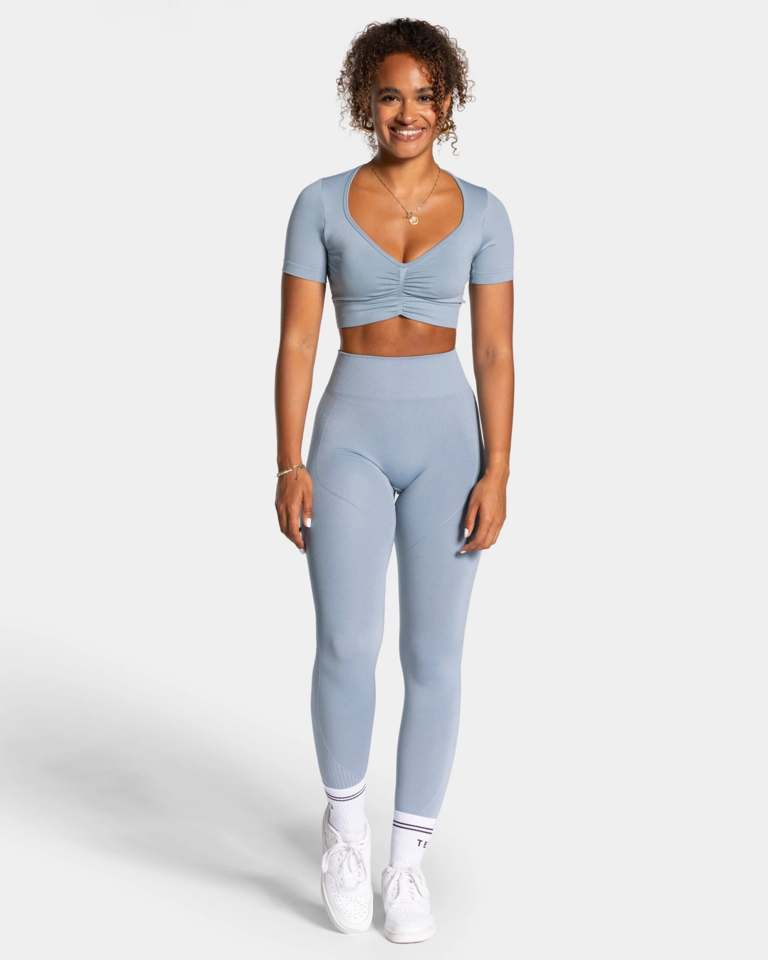 Focus Crop Top "Stahlblau" – Sport-Oberteil mit V-Ausschnitt & Scrunch 7 Focus Crop Top "Stahlblau" – Sport-Oberteil mit V-Ausschnitt & Scrunch – Bild 5