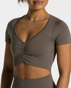 Focus Crop Top Taupe – Supportive V-Neck Workout Top with Removable Pads 10 Focus Crop Top Taupe – Supportive V-Neck Workout Top with Removable Pads -Teveo Geschaft Focus Crop Top taupe 1901