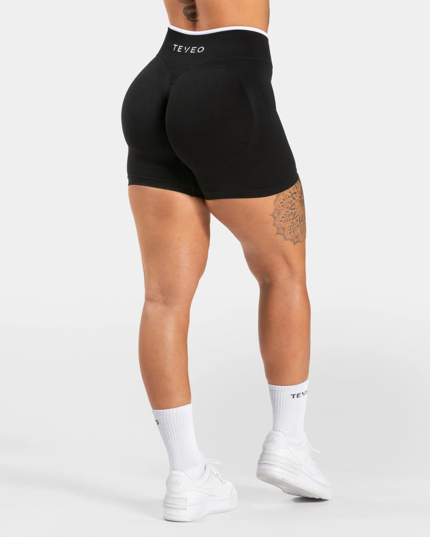 Ignite Sculpt Scrunch Short"Schwarz" 3 Ignite Sculpt Scrunch Short"Schwarz"