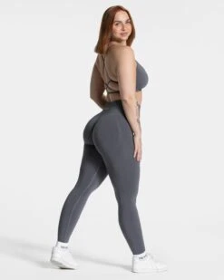 TEVEO Pure BH Graphit – Sport BH mit markantem Rückendetail 11 TEVEO Pure BH Graphit – Sport BH mit markantem Rückendetail -Teveo Geschaft Pure Covert Scrunch Leggings Graphit 3695