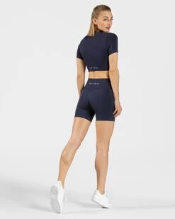 Sensation Crop Top Dunkelblau - Elastisches Fitness Oberteil für Damen 11 Sensation Crop Top Dunkelblau - Elastisches Fitness Oberteil für Damen -Teveo Geschaft Sensation Short Dunkelblau 0371