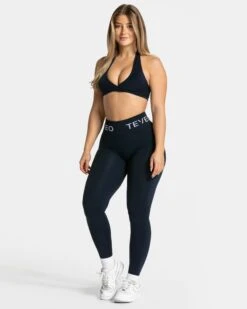 TEVEO Signature Twisted Sport-BH - Midnight 9 TEVEO Signature Twisted Sport-BH - Midnight -Teveo Geschaft Signature Covert Scrunch Leggings midnight 0008 acd09b9b cd31 4583 9ca8 b282739c94ae