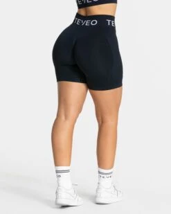 Signature Covert Scrunch Short "Midnight"