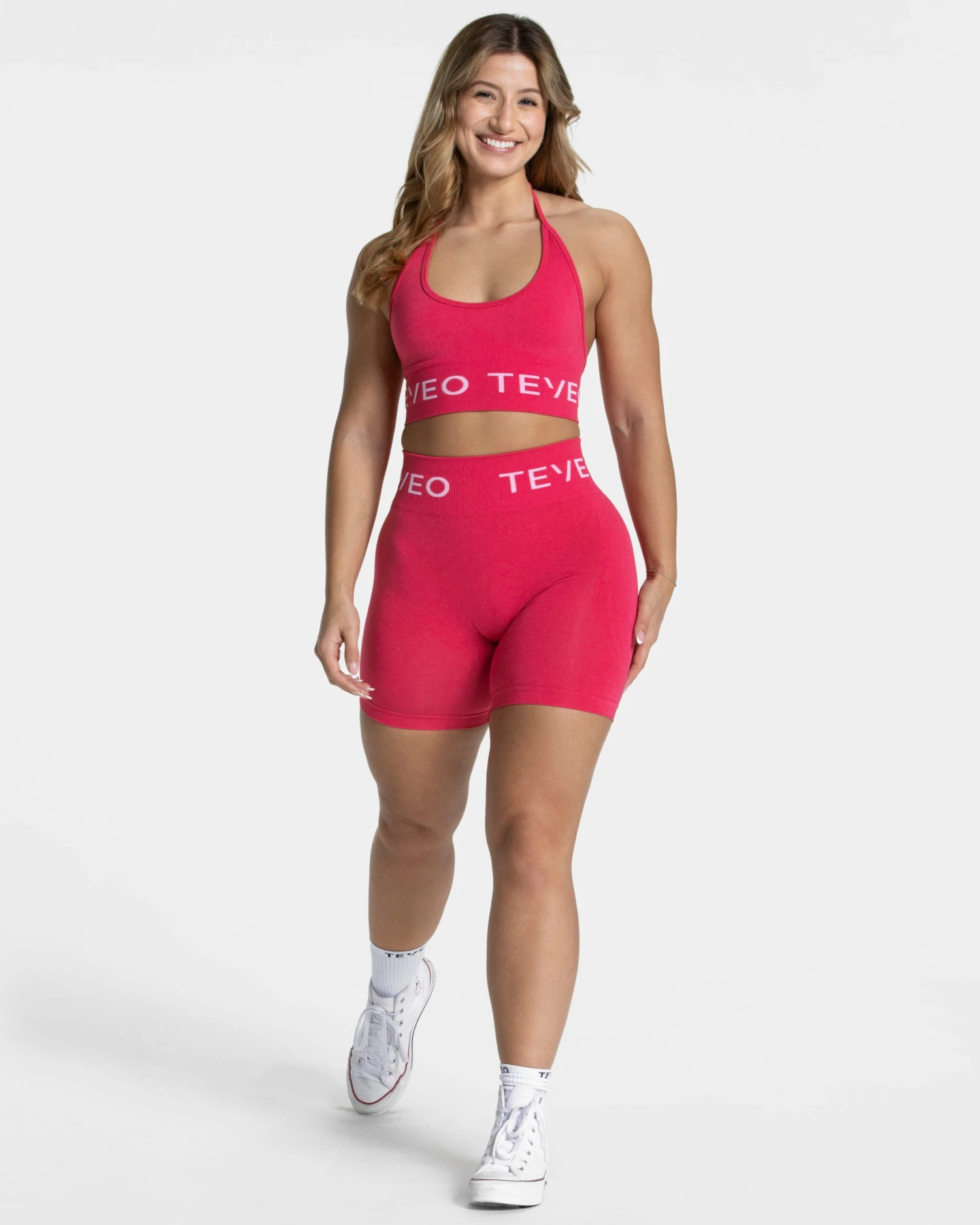 TEVEO Signature Scrunch Short Berry – Formende Sport-Shorts f ür Damen 5 TEVEO Signature Scrunch Short Berry – Formende Sport-Shorts f ür Damen – Bild 3