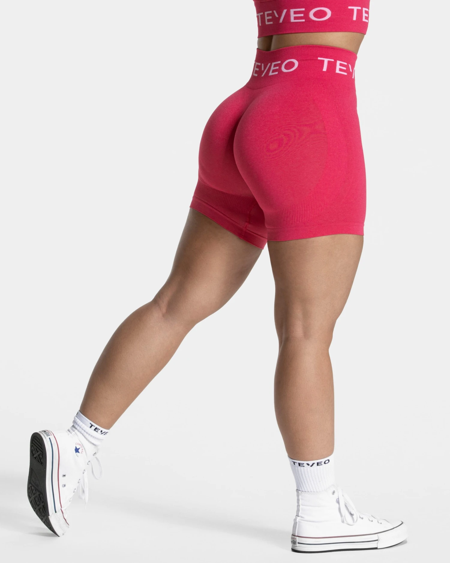 TEVEO Signature Scrunch Short Berry – Formende Sport-Shorts f ür Damen 3 TEVEO Signature Scrunch Short Berry – Formende Sport-Shorts f ür Damen