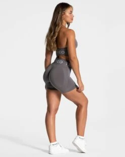 TEVEO Signature Neckholder Sport BH Graphit – Performance & Style 11 TEVEO Signature Neckholder Sport BH Graphit – Performance & Style -Teveo Geschaft Signature Short Graphit 0052